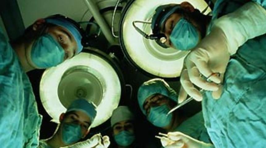 Sahte diplomayla 190 ameliyata girdi