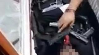 Bu nasıl cenaze töreni? Suikast sonucu öldürülen uyuşturucu çetesi lideri, silahlarıyla birlikte gömüldü