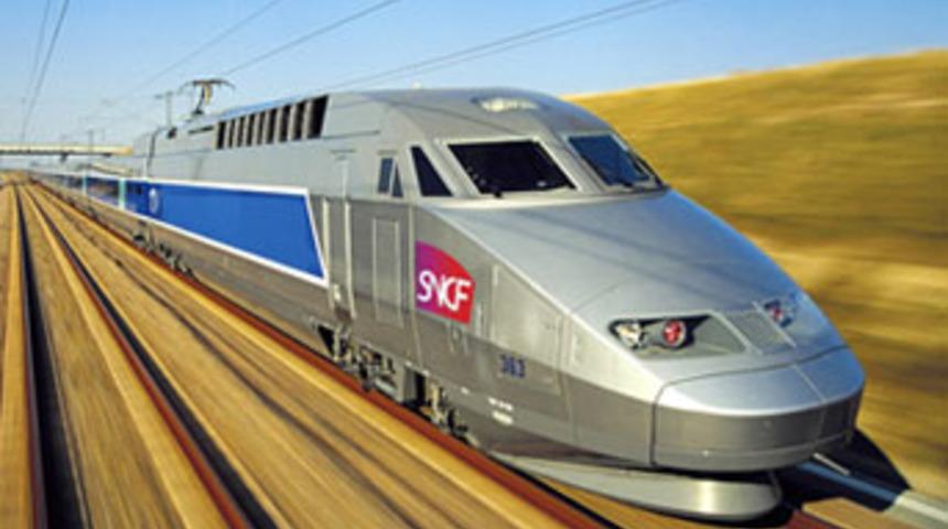 &Uuml;zerinden hızlı tren ge&ccedil;ti