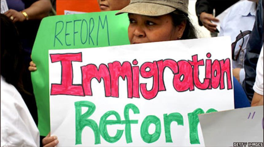 Arizona'da tartışmalı g&ouml;&ccedil;men yasasına engel