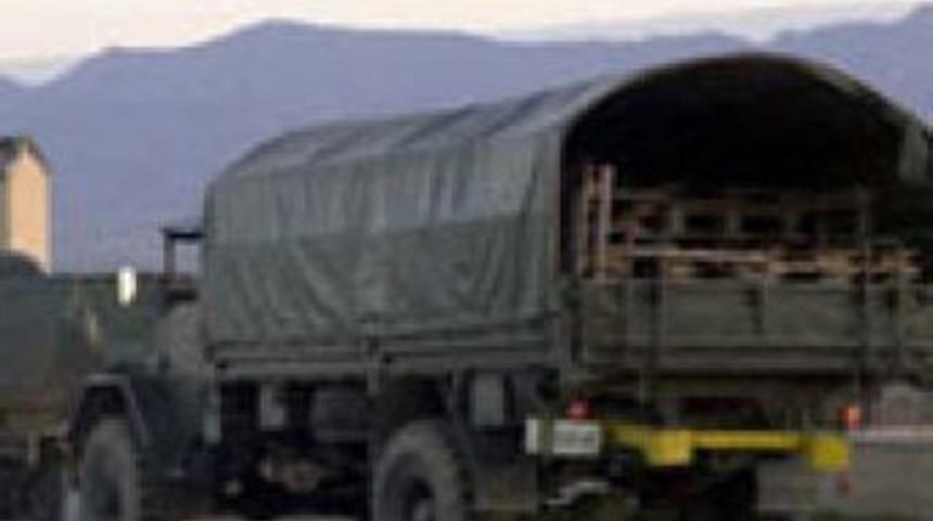 Askeri ara&ccedil; devrildi: 1 şehit