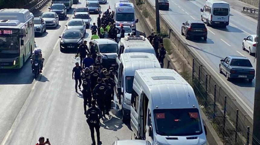 Kocaeli'de zincirleme trafik kazası! 5 polis yaralandı