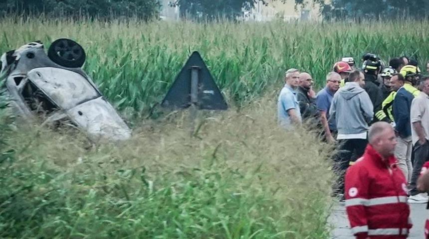 İtalya’da hava akrobasi uçağı düştü! 5 yaşındaki kız çocuğu hayatını kaybetti