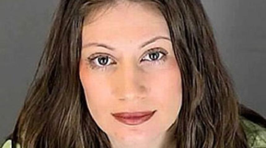 Evlatlık verdiği oğluyla sevişti