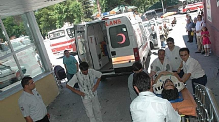 K&uuml;tahya'da iskeleden d&uuml;şen inşaat iş&ccedil;isi ağır yaralandı