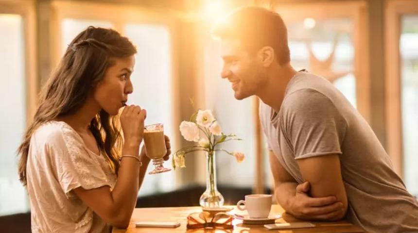 Hepsi cazibelerini konuşturuyor! Herkese mavi boncuk dağıtıyorlar, en flörtöz burçlar belli oldu