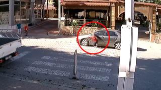 Yürekleri ağızlara getiren anlar! Küçük çocuk, otomobilin altında kalmaktan son anda kurtuldu