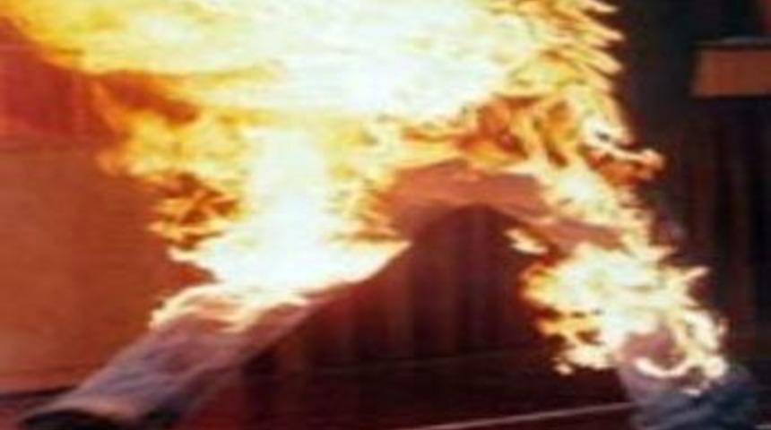 Kız arkadaşıyla tartışan gen&ccedil; kendini yaktı