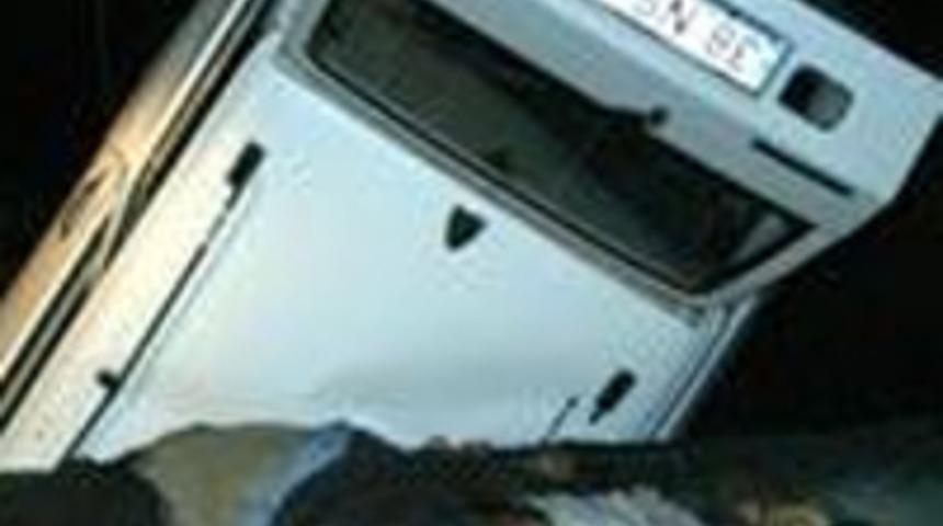 Yol &ccedil;&ouml;kt&uuml;: 3 &ouml;l&uuml; 1 yaralı