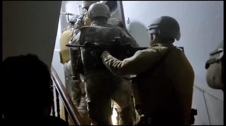 Bakan Yerlikaya duyurdu: 4 kişi tutuklandı, 44 kg uyuşturucu ele geçirildi