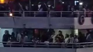 Kadınlar kavganın ortasında kaldı, çığlıkları iskeleden duyuldu! Kadıköy vapurunda korkunç anlar: Öldürecekler birbirlerini