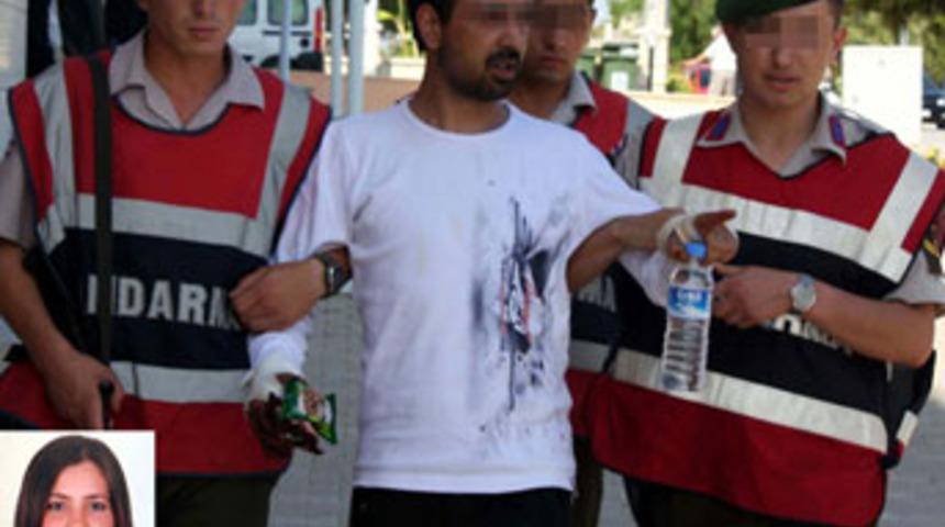 Annemi otobanda yakalayıp bı&ccedil;akladı