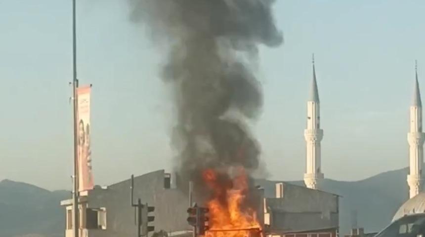 Bursa’da evin çatısında çıkan yangın korkuttu