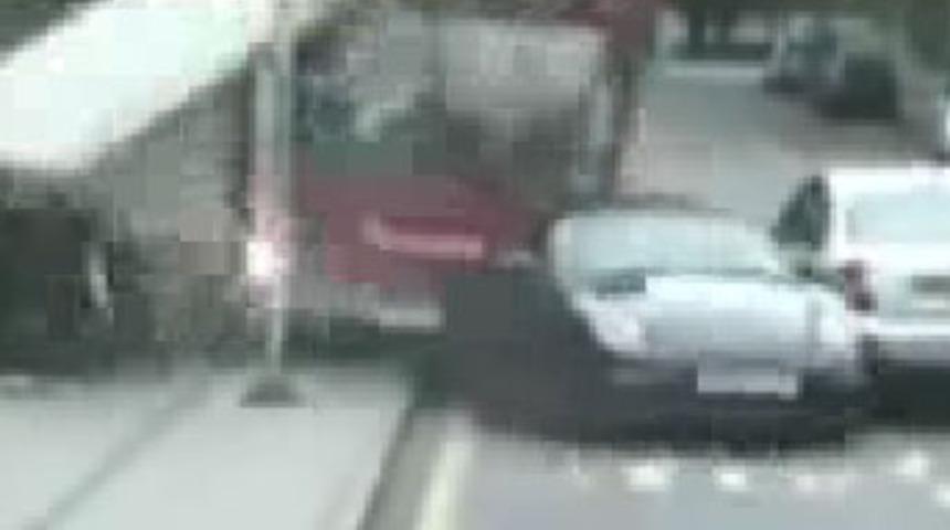 Porsche'una g&uuml;venip durağa park etme