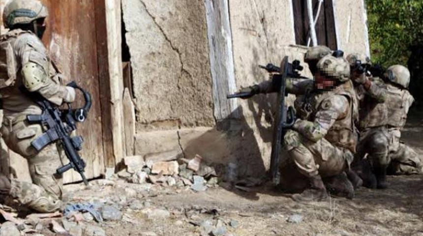 İzmir'deki mağarada bulundu: Teröristler hepsini oraya saklamış! Bornova'da DEAŞ operasyonunda ele geçirilenler şoke etti