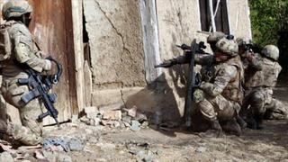 İzmir'deki mağarada bulundu: Teröristler hepsini oraya saklamış! Bornova'da DEAŞ operasyonunda ele geçirilenler şoke etti