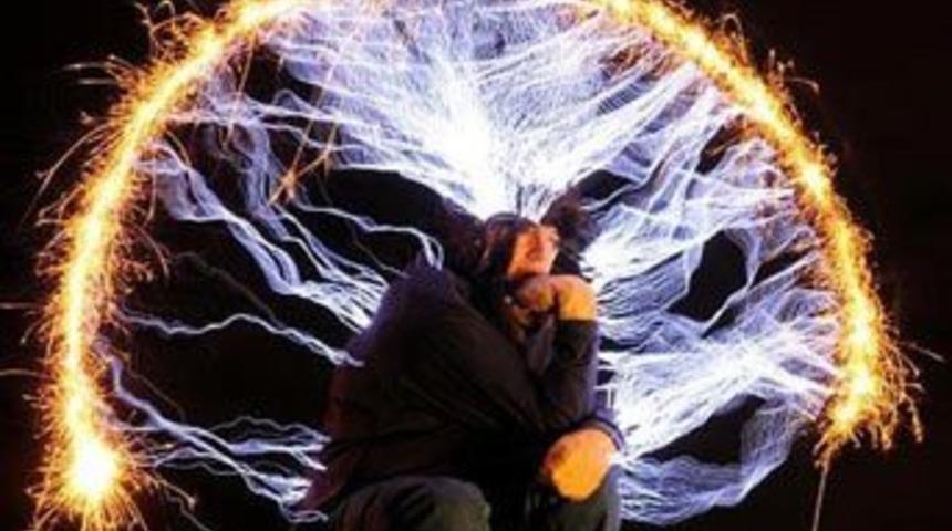 Yaptığı tehlikeli hareketlerle şaşırtıyor