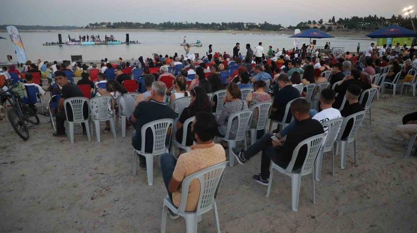 Altın Koza çerçevesinde göl üzerinde konser