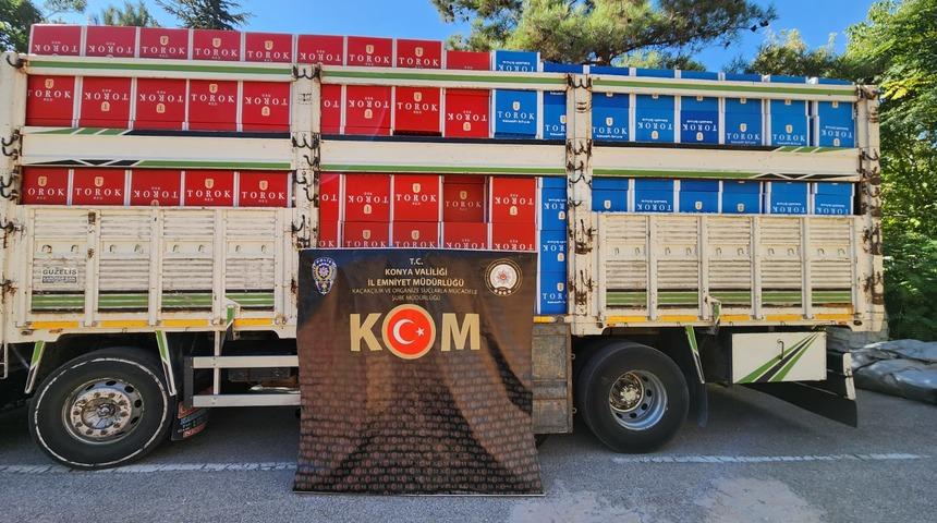 Konya'da kamyonda 7 milyon 500 bin makaron ele geçirildi