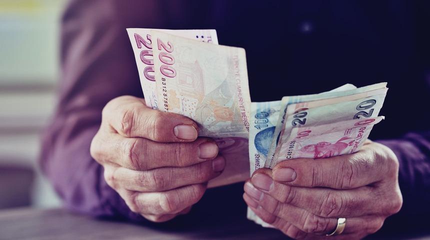 Emekliye zam düzenlemesinde detaylar ortaya çıktı: Ekim’in üçüncü haftası başlıyor! Seyyanen zam mı, Cumhuriyet ikramiyesi mi? Tüm olasılıklar masada…