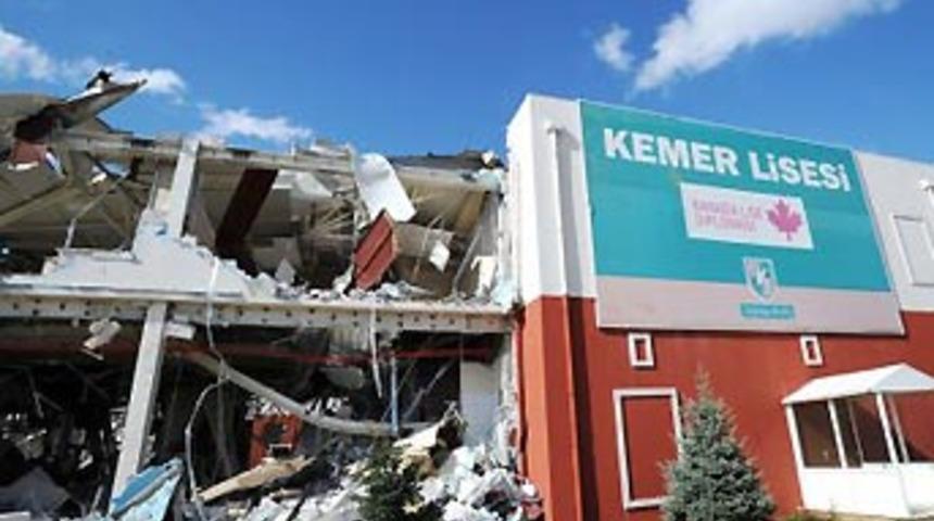 B&uuml;y&uuml;kşehir okul yıktı