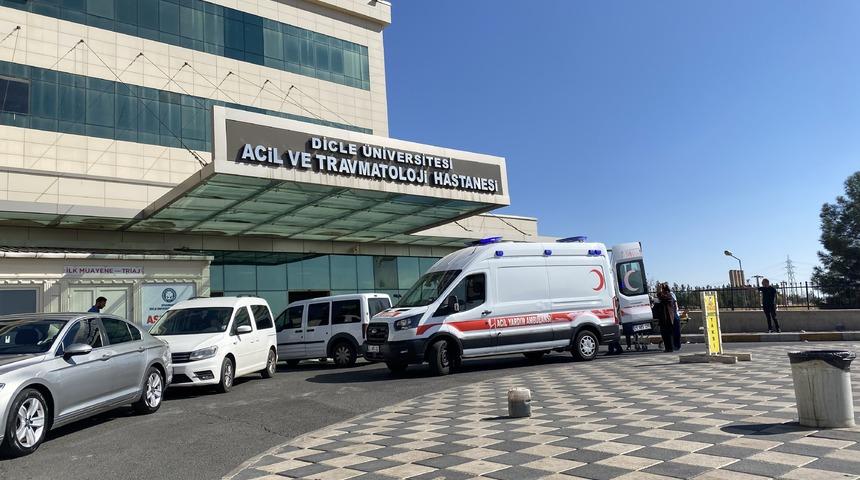 Üniversitede dehşet: Eski kız öğrencisi, dekan yardımcısını bıçakladı! Sebebi 'pes' dedirtti