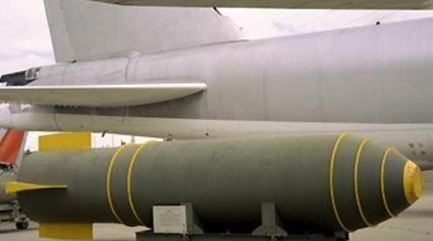 "T&uuml;rkiye'nin kontrol&uuml;nde 40 n&uuml;kleer bomba var"