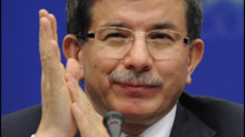 Davutoğlu: T&uuml;rkiye Batı'dan uzaklaşıyor tespiti sa&ccedil;ma