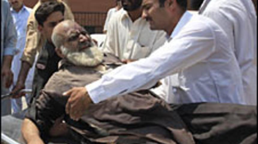 Pakistan'da intihar eylemi: 45 &ouml;l&uuml;