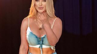 Songül Karlı'nın gözlüklü tarzına yorum yağdı! İddialı pozları olay... 