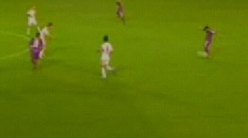 Elano, Bolt'u 3'e katladı! (VİDEO)