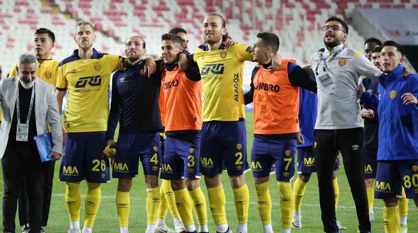 Ankaragücü'nden ilk galibiyet! Deplasmanda Sivasspor'u devirdiler