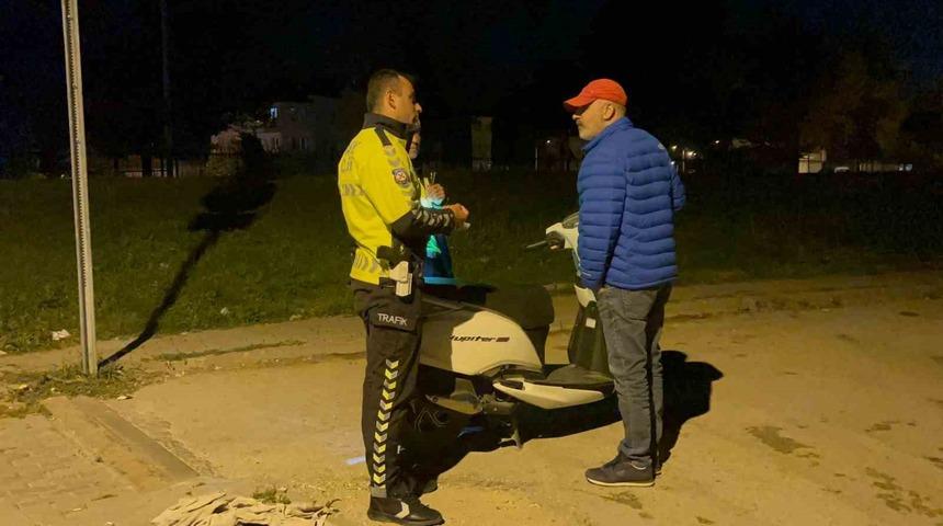 Devrilen motosikletten düşen alkollü sürücü ekiplere zor anlar yaşattı