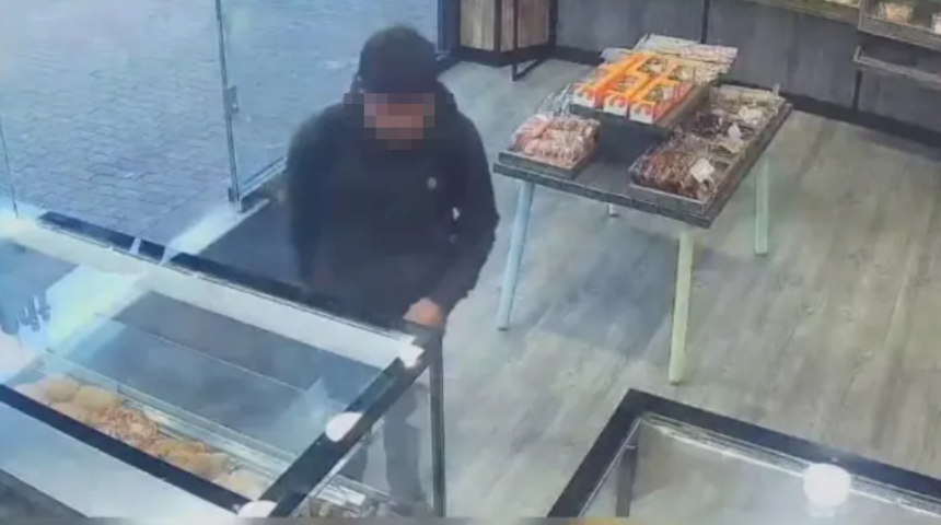 Evine gitmeye çalışan 20 yaşındaki adamın önce önünü kesti! Sonrasında ıssız bir sokağa sürükleyerek tecavüz etti