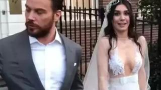 Sinan Akçıl Burcu Kıratlı'nın gelinliğine dair sözleriyle dikkat çekmişti! Gelinlikten rahatsız olduğumu...
