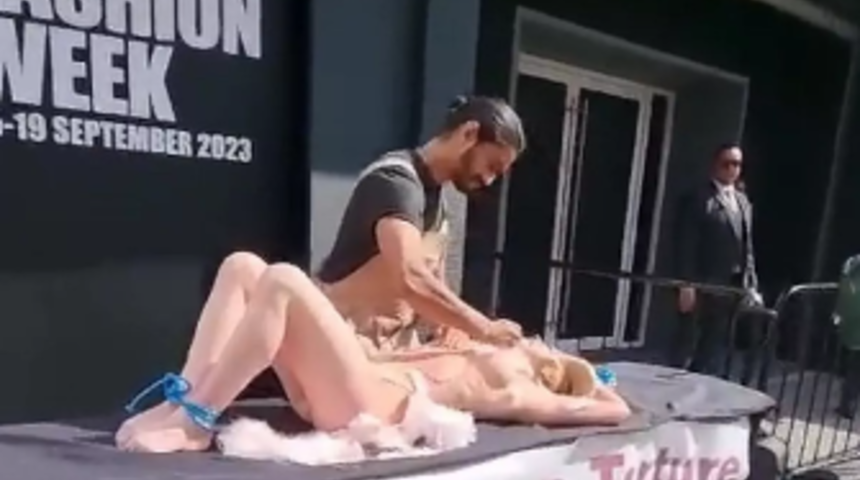 Böyle protesto görülmedi! Kaşmir için işkence gören keçileri canlandırdı... Çığlık sesleri sokağı inletti