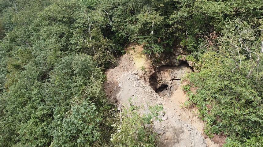 Ormandaki mağara çukurları ve yolu görenler veryansın etti: Ekipler sorumluların peşine düştü! "Garibanın evine yol yapın desek yapmazlar"