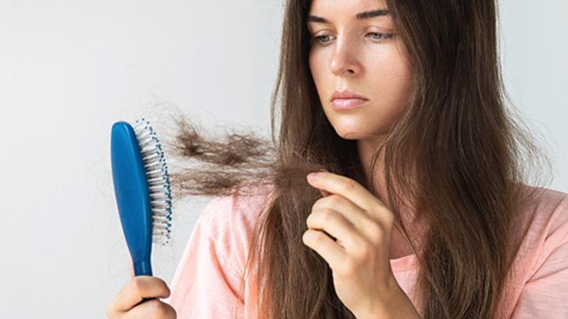 Saç dökülmesi için mucize formül! Haftada sadece iki kez uygulayın, değişimi görün