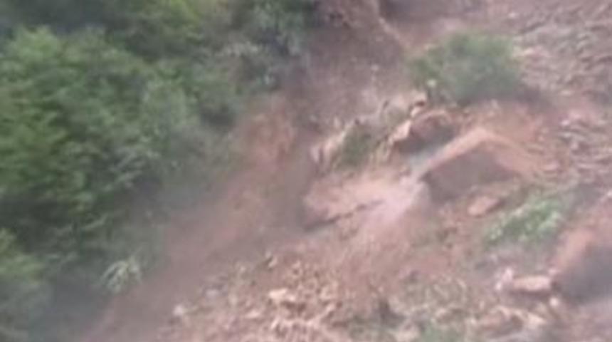 Heyelan altında kalan 4 PKK'lı &ouml;ld&uuml;