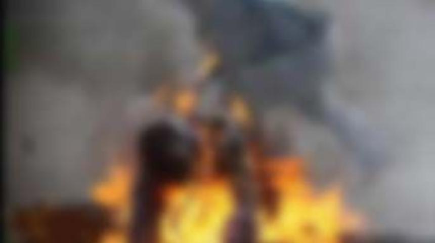 &Ouml;z&uuml;rl&uuml; baba benzin d&ouml;k&uuml;p kendini yaktı