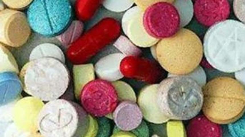 "Bu hapı i&ccedil;en de, i&ccedil;iren de dinden &ccedil;ıkar"