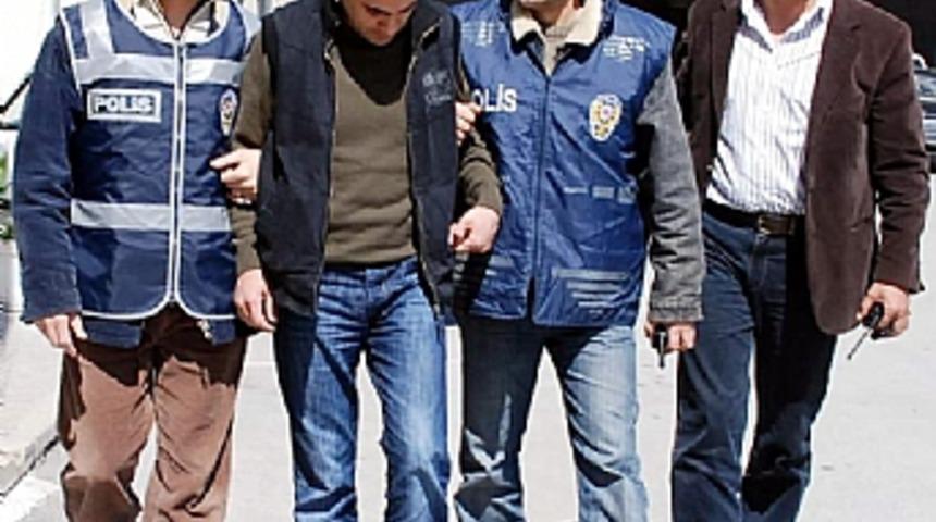 Sahte &uuml;steğmen hemşire sevgilisini dolandırdı
