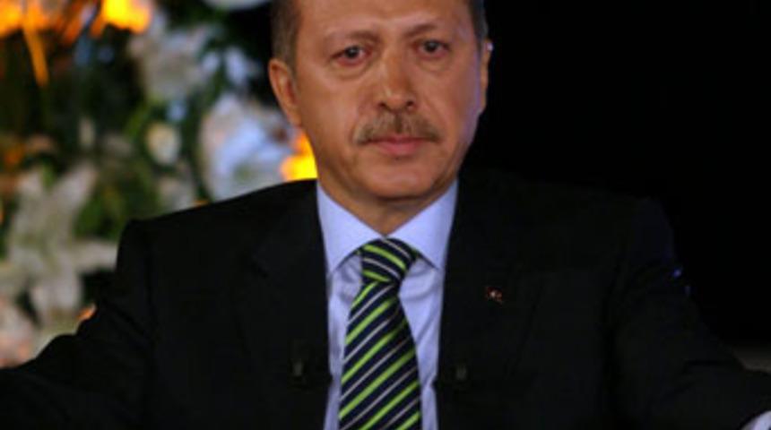 Başbakan canlı yayında ağladı