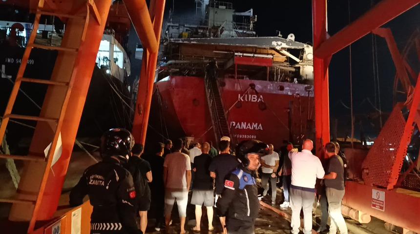 Tuzla'da tersanede bakıma alınan bir gemide yangın çıktı