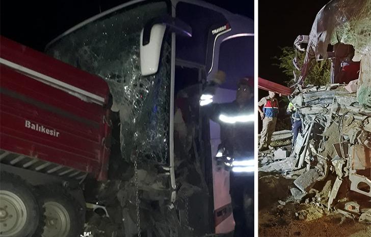 Erzurum'da korkunç kaza! Yolcu otobüsü traktör römorkuna çarptı