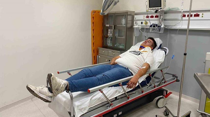 Otomobil ile servis minibüsü çarpıştı: 1 yaralı