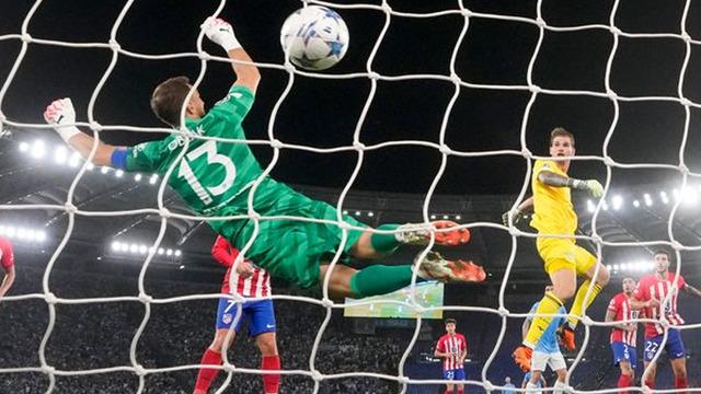 Şampiyonlar Ligi'nde hafızalardan uzun yıllar silinmeyecek olay! Lazio'nun kalecisi Ivan Provedel'den 90+5'te gol...