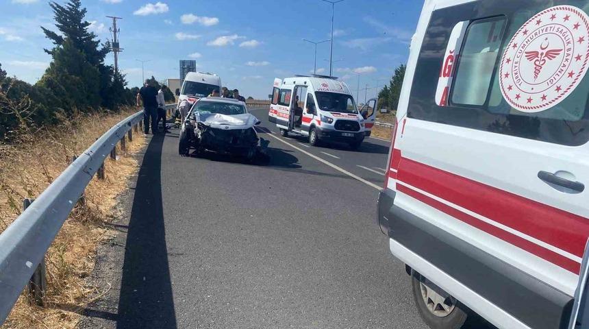 Yolunu şaşıran sürücü ters yöne girince minibüsle kafa kafaya çarpıştı: 5 yaralı