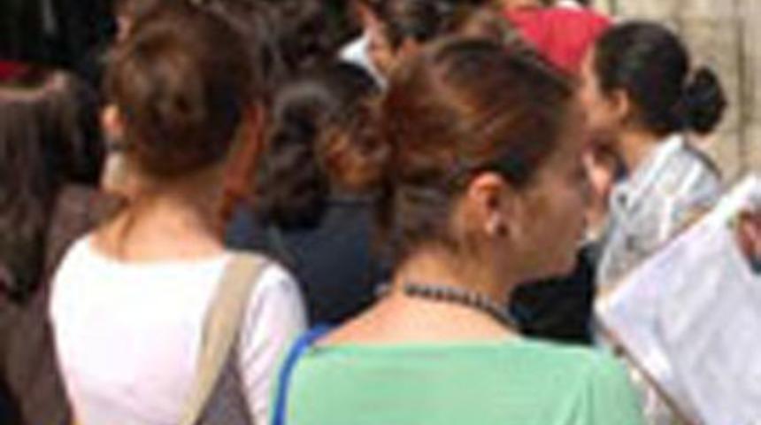 &Uuml;niversitede sınav skandalı