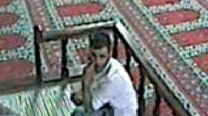 Cami duvarına işemedi, daha beterini yaptı